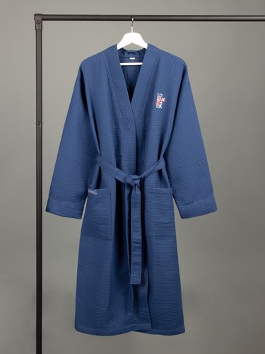 Халат вафельный Kimono, темно-синий: вышивка и 13940.60 лейбл тканевый epsilon, s, белый — пример готового нанесения, фото 1 из 11