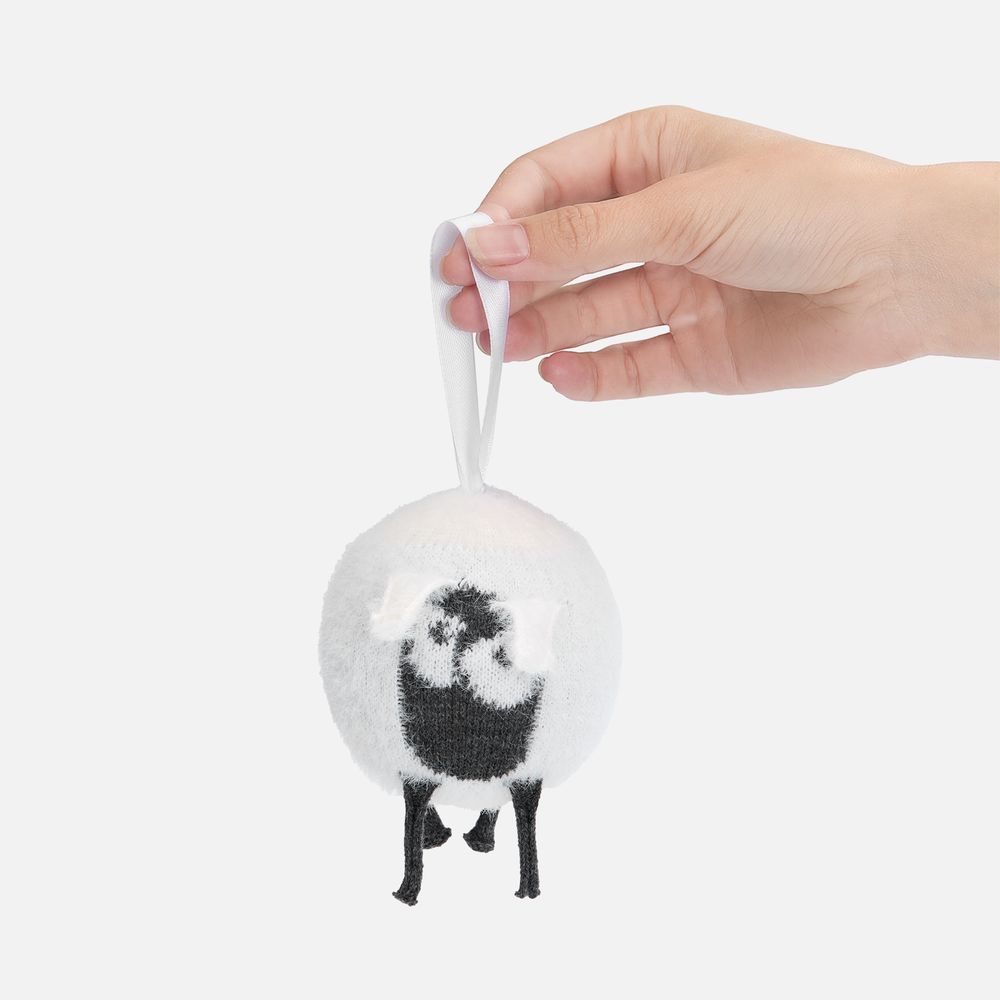 Вязаный шарик Sheeply, белый — фотография товара 3 из 5